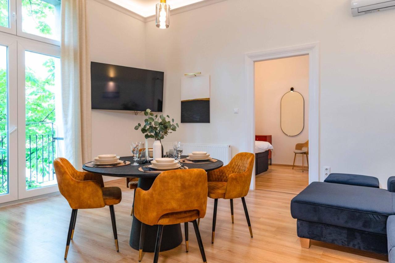 Modern Apartment French Balkony Budapeste Exterior foto